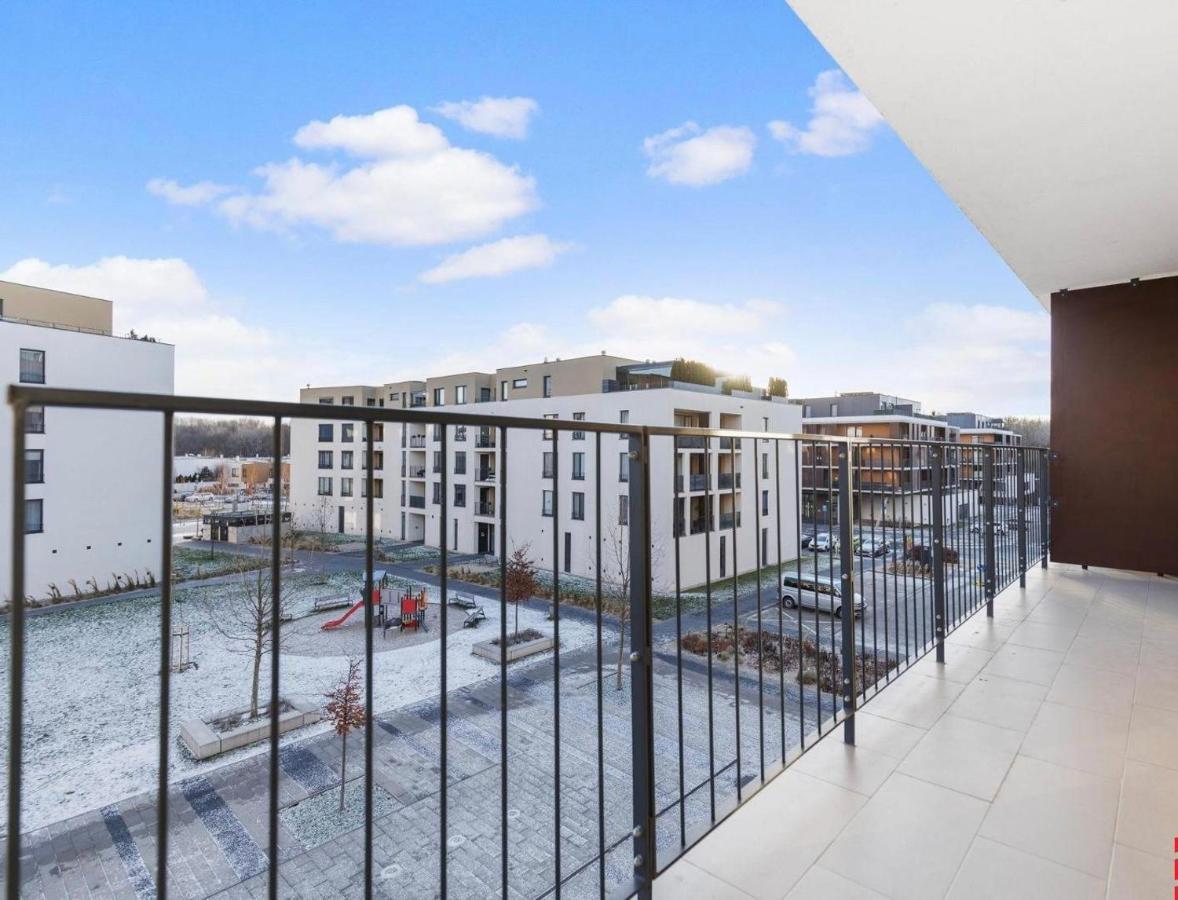 Sunflower - Modern Large Charming Apartment With Balcony Bratislava Exterior foto